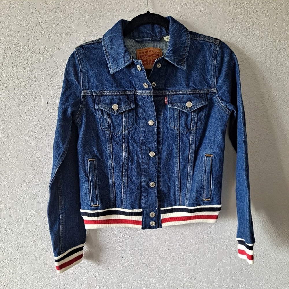 Levi's denim Trucker Jacket - Picture 1 of 5